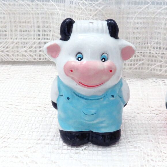 Vintage Country Cow Salt and Pepper Shaker Set, Farmhouse Decor, Country Style - Picture 3 of 9